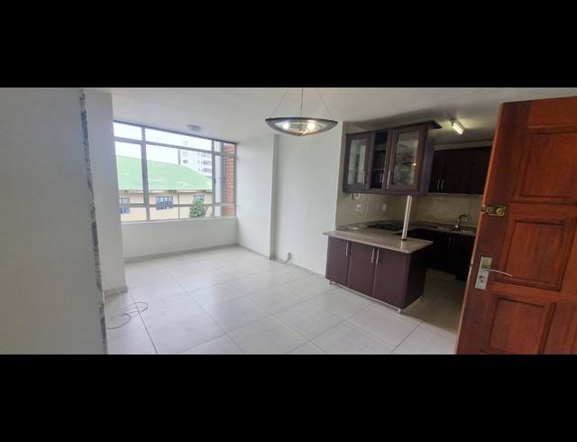 2 BEDROOM FLAT TO LET IN ESSENWOOD